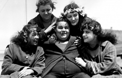 Photo of Roscoe Arbuckle surrounded by a bevy of beauties